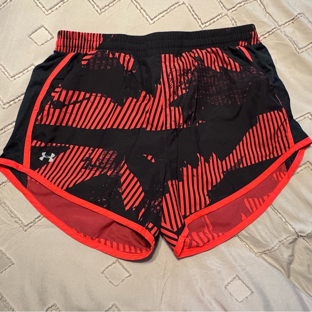 Under Armour Black and Red Athletic Shorts Dynamic Design